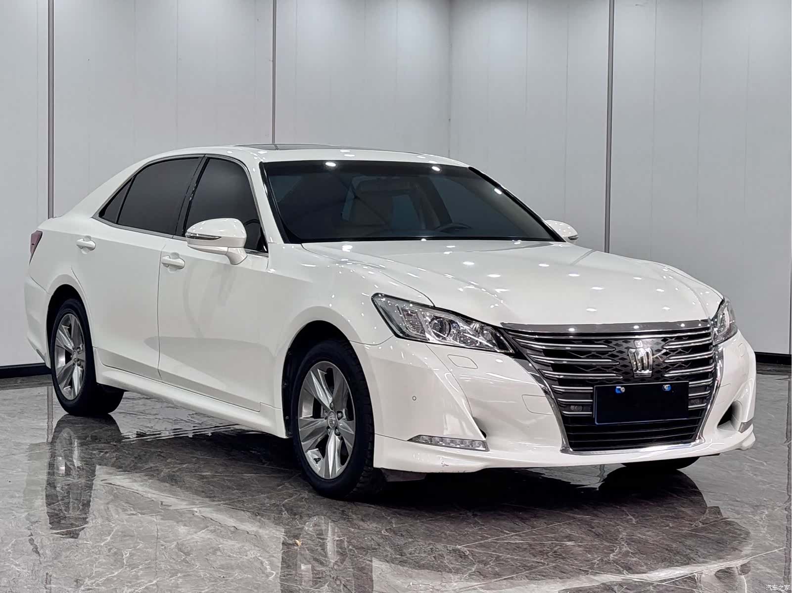 Toyota Crown, 2016 3