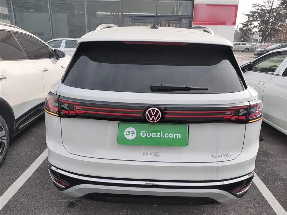 Volkswagen ID.6 CROZZ