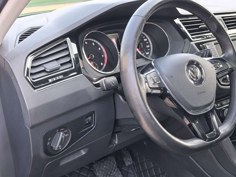 Volkswagen Tiguan L