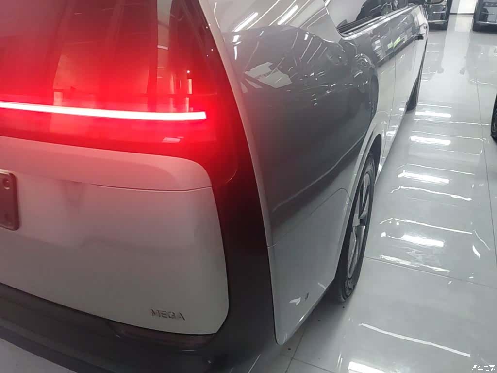 Li Auto MEGA, 2025 24