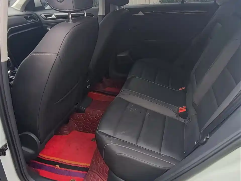 Volkswagen T-ROC exploring Songs