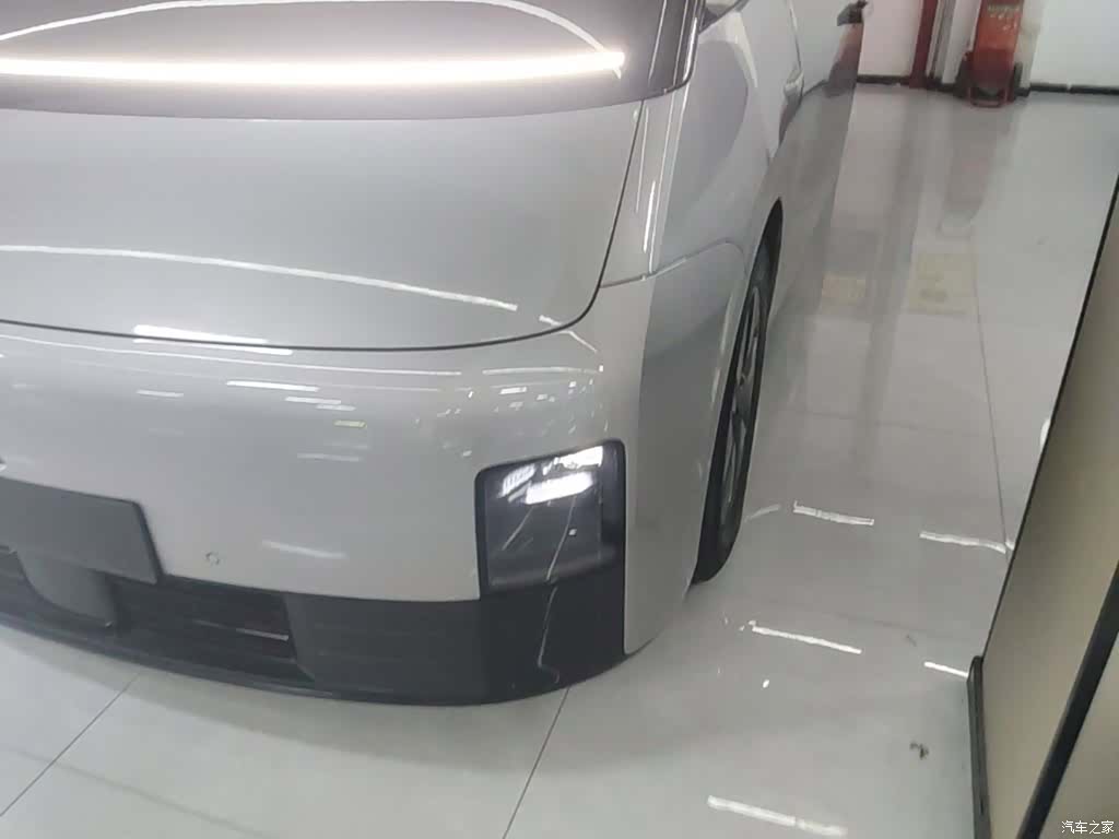 Li Auto MEGA, 2025 18