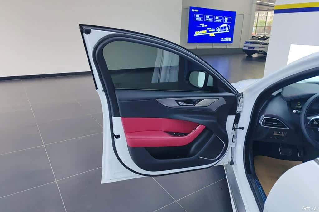 Land Rover XEL, 2024 7