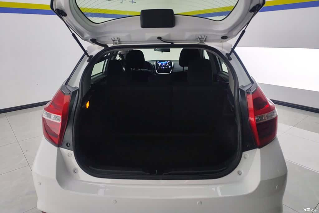 Toyota YARiS L, 2017 4