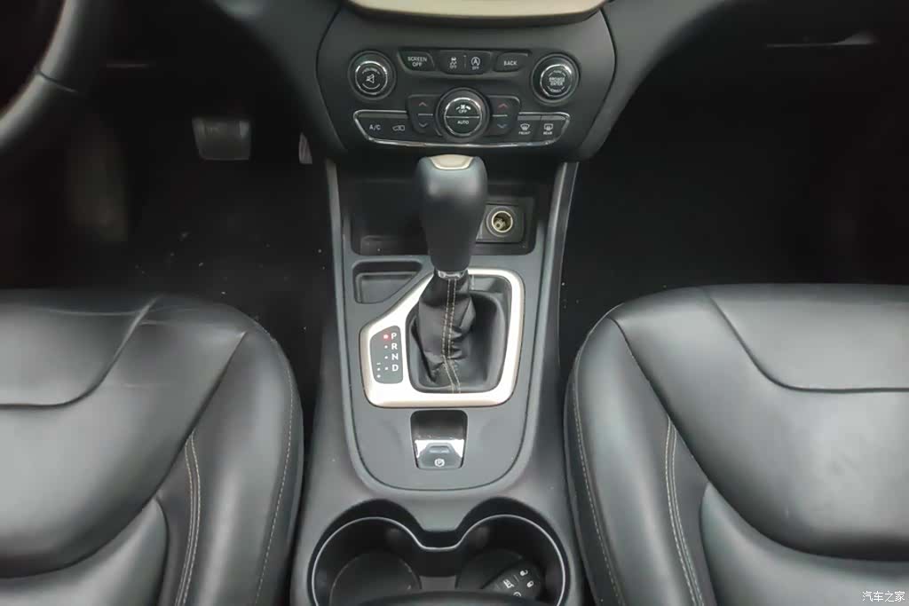 Jeep Cherokee, 2016 16
