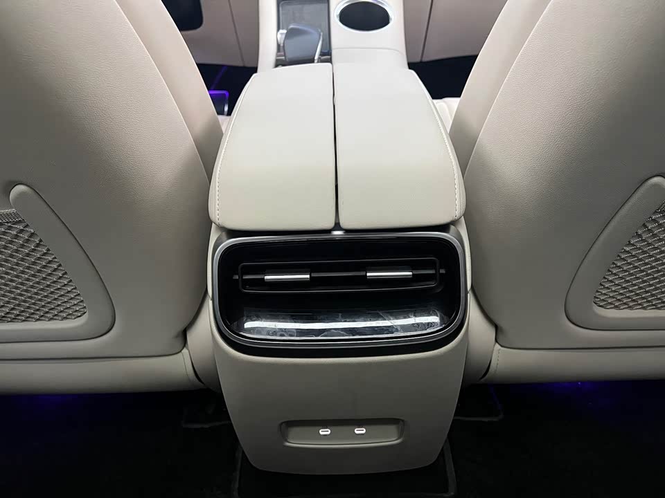 AITO Ask the world M5