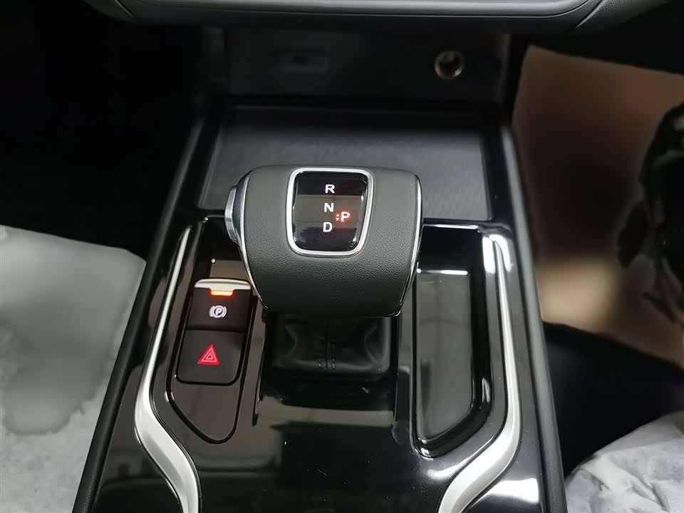 Hongqi E-QM5