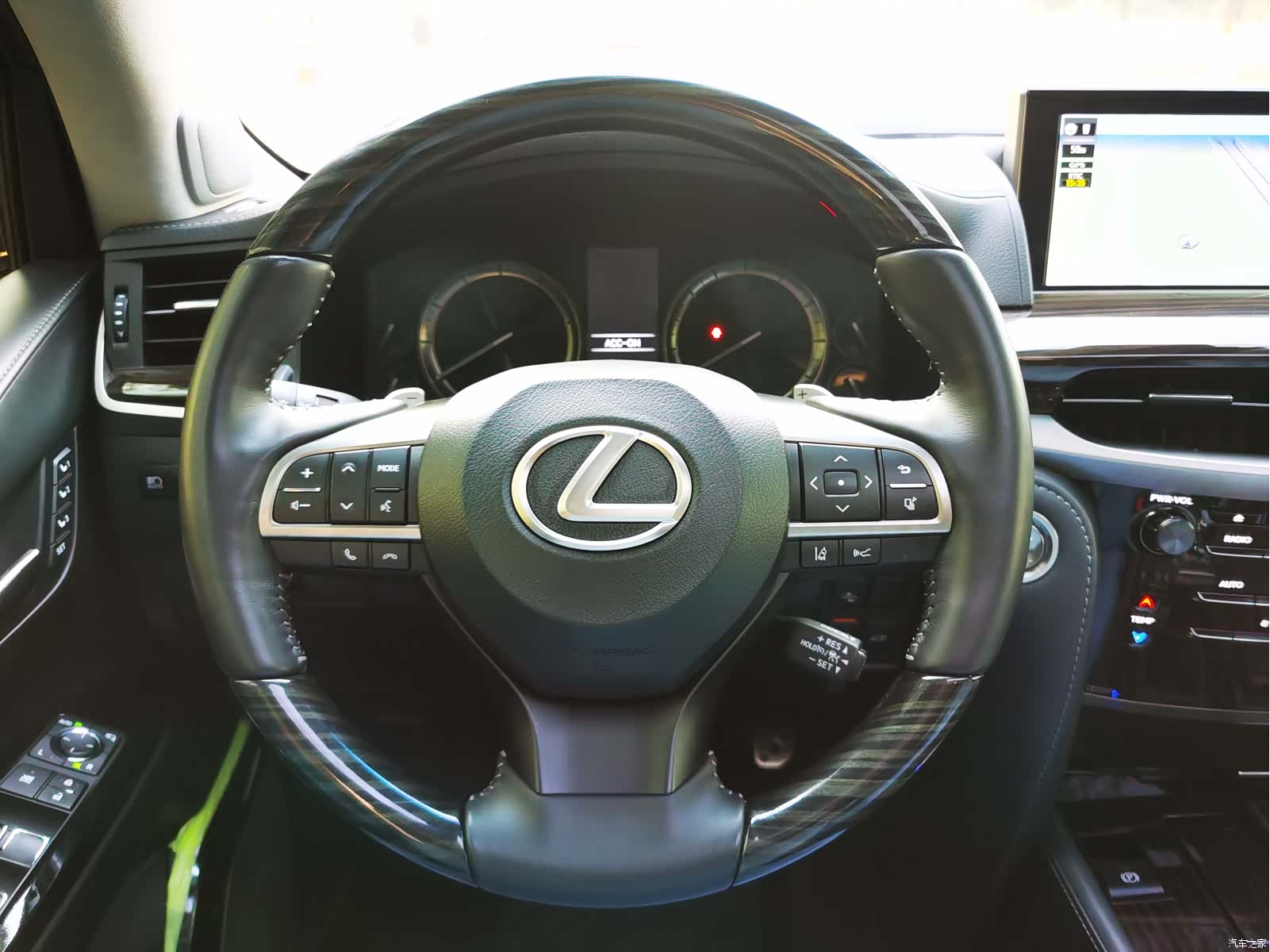Lexus LX, 2019 14