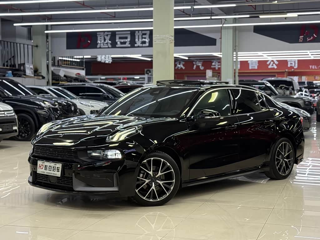 Lynk & Co 03