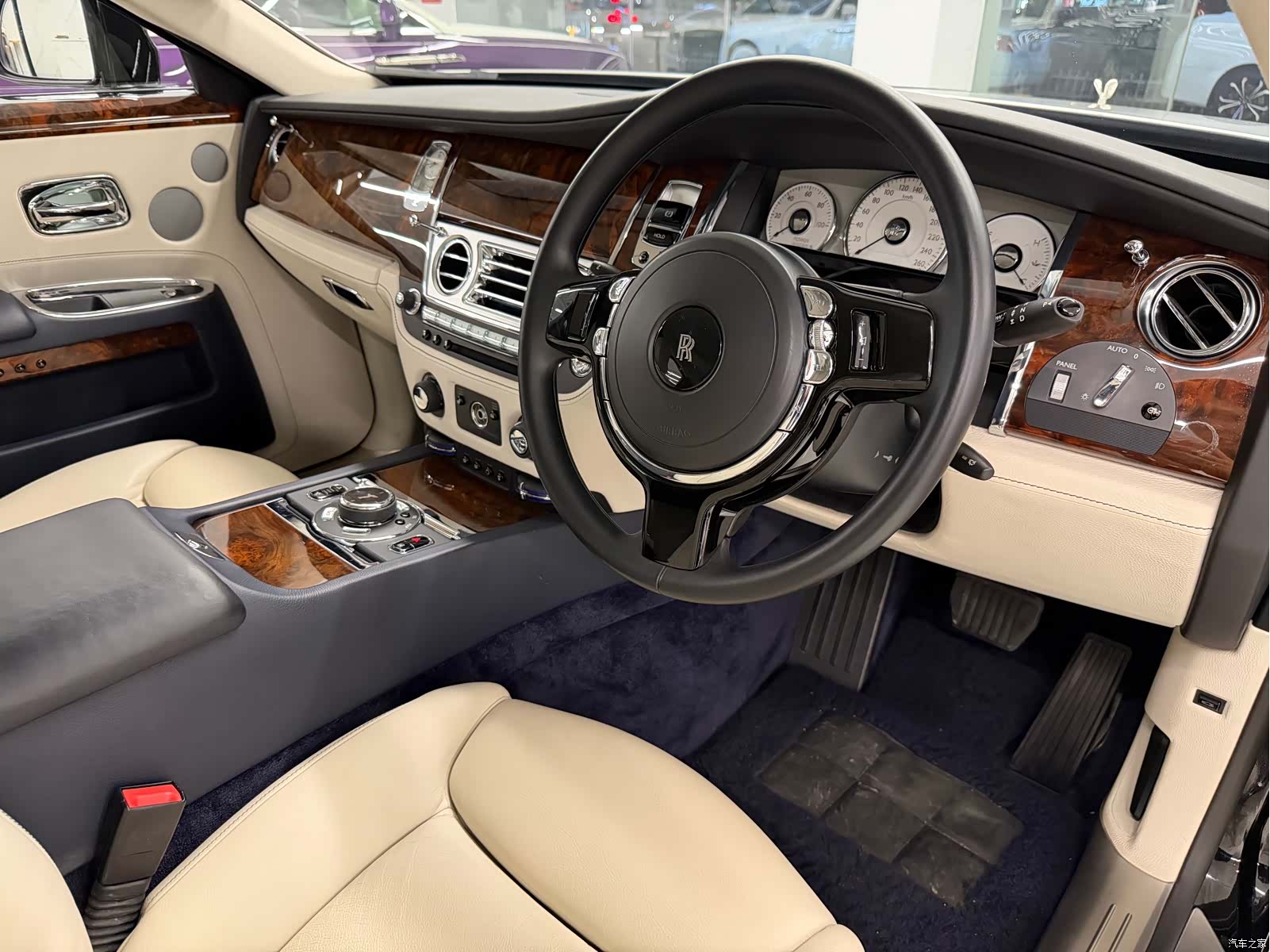 Rolls-Royce Ghost, 2015 4