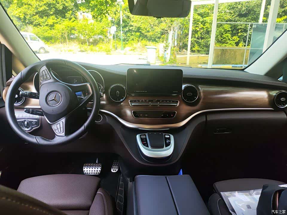 Mercedes-Benz V-Class, 2024 3