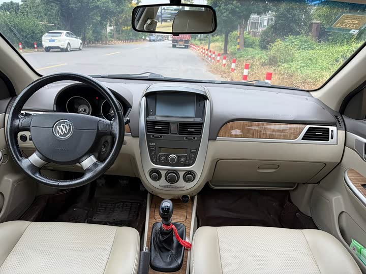 Buick Excelle 2015 1.5L МКПП zun xiang xing