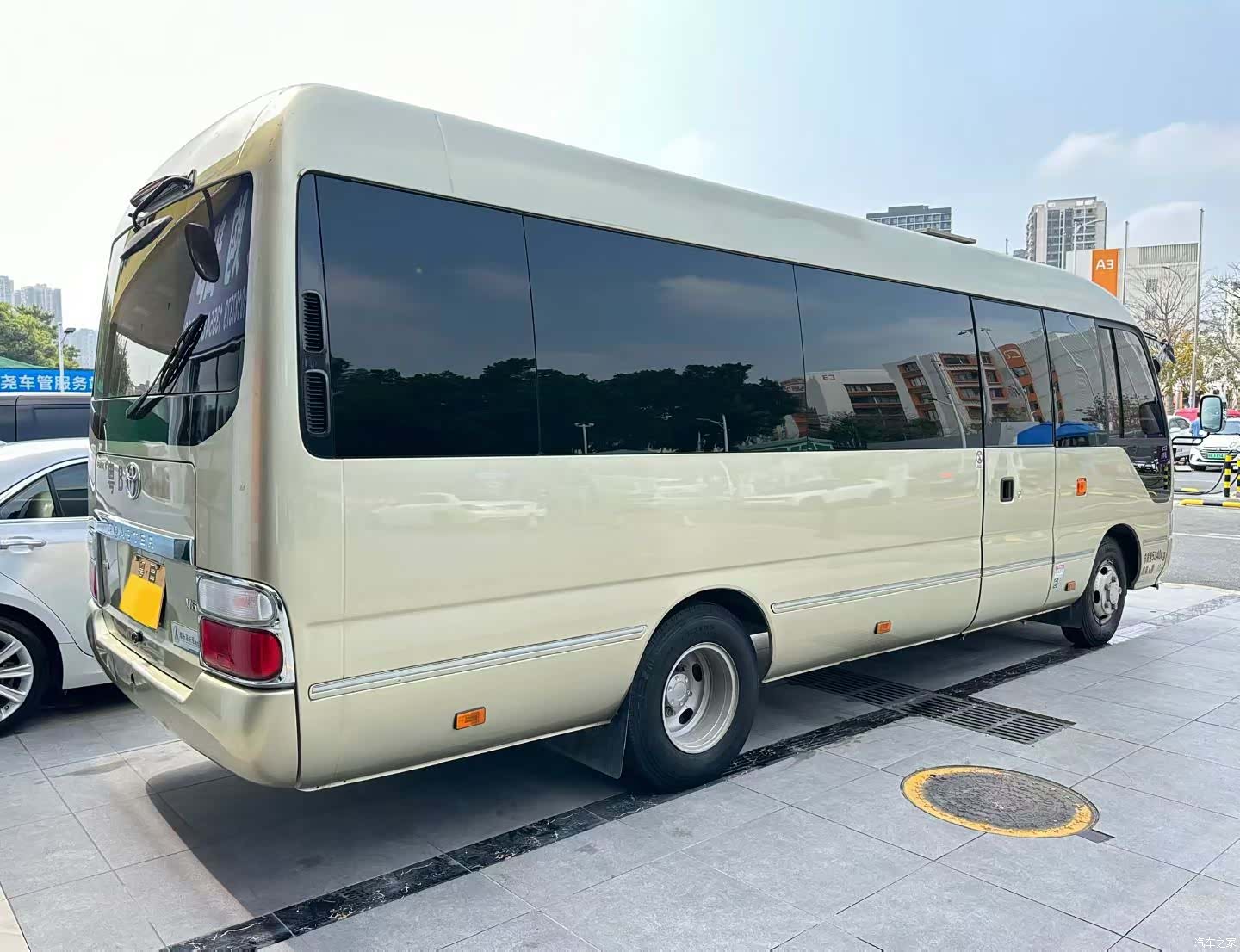 Toyota Coaster, 2017 все фото