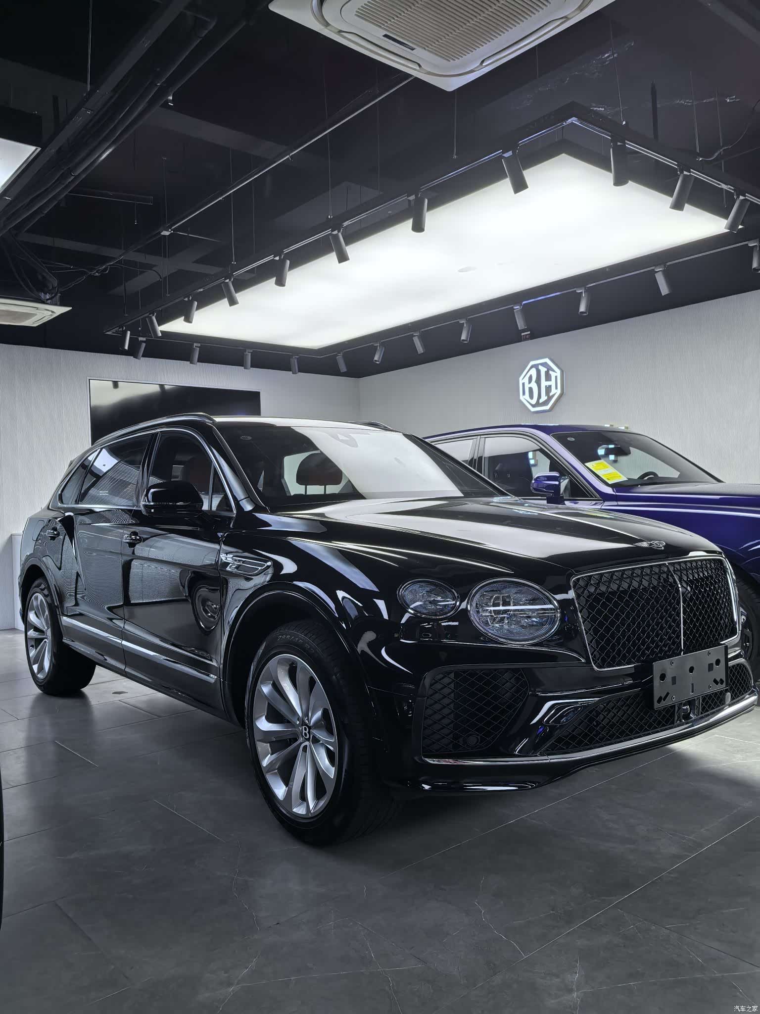 Bentley Bentayga, 2024 1