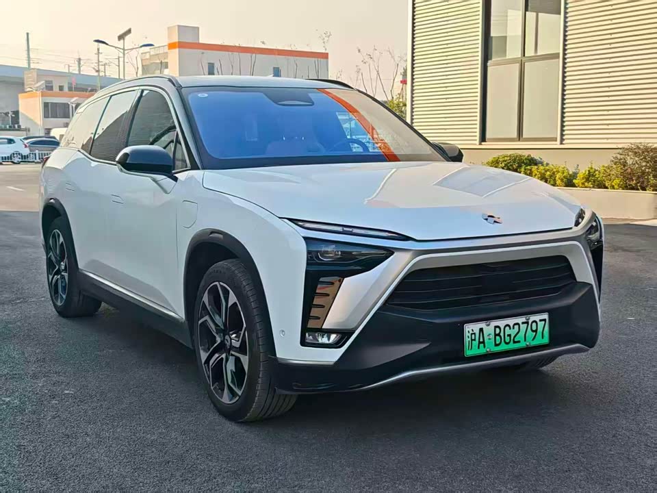 NIO ES8