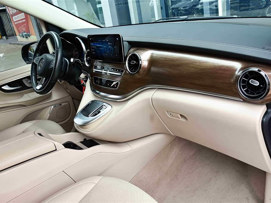 Mercedes-Benz V-class