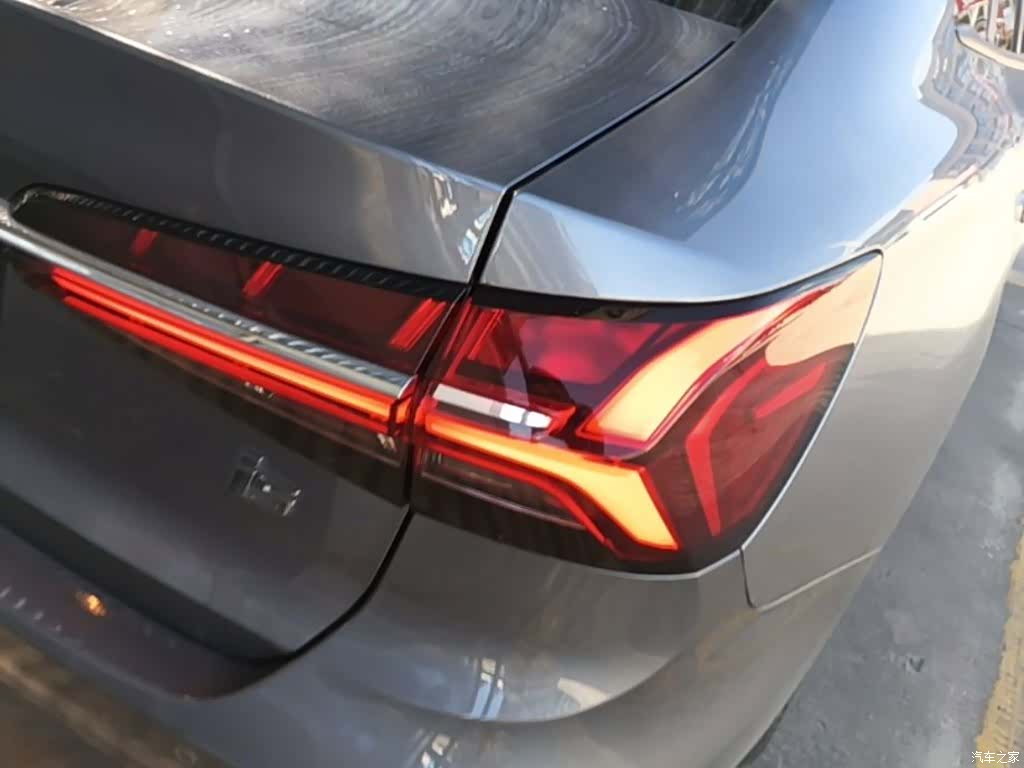 Roewe i5, 2022 8