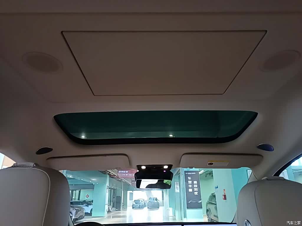 Li Auto MEGA, 2024 18