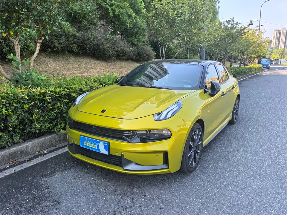 Lynk & Co 03