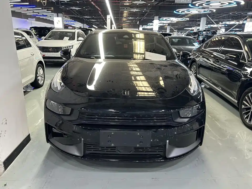 Lynk & Co 03
