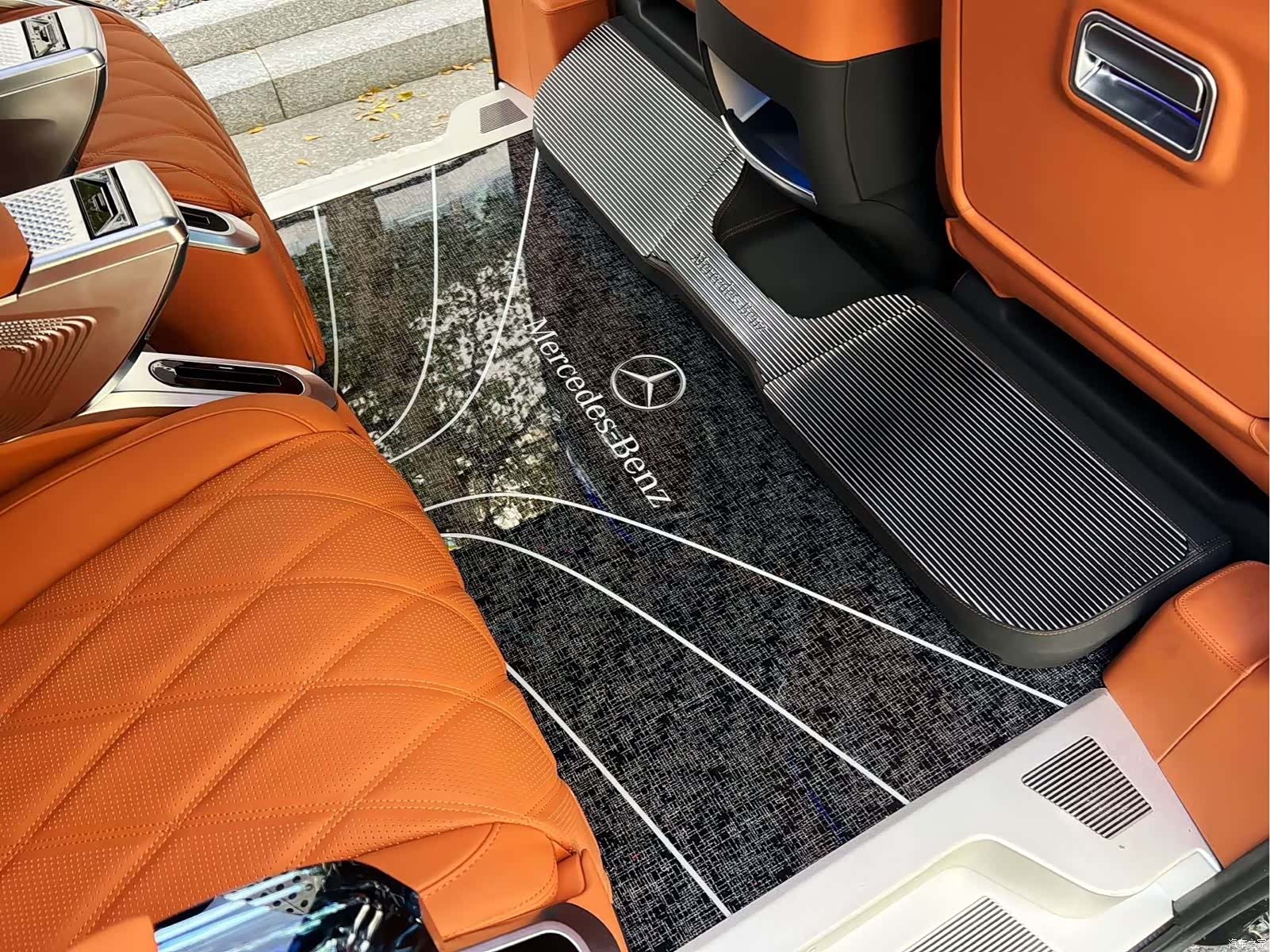 Mercedes-Benz 7, 2020 15