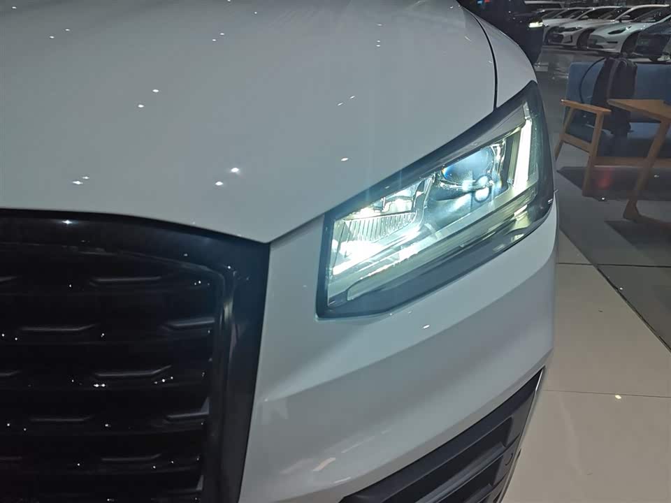 Audi Q2L