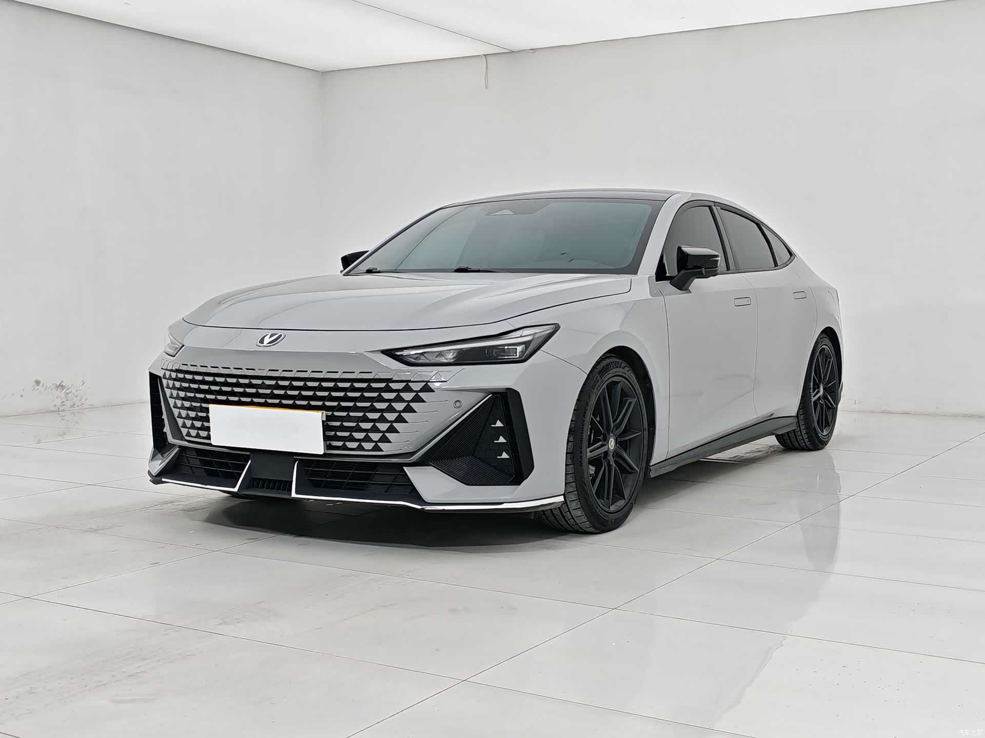 Changan UNI-V, 2023 1