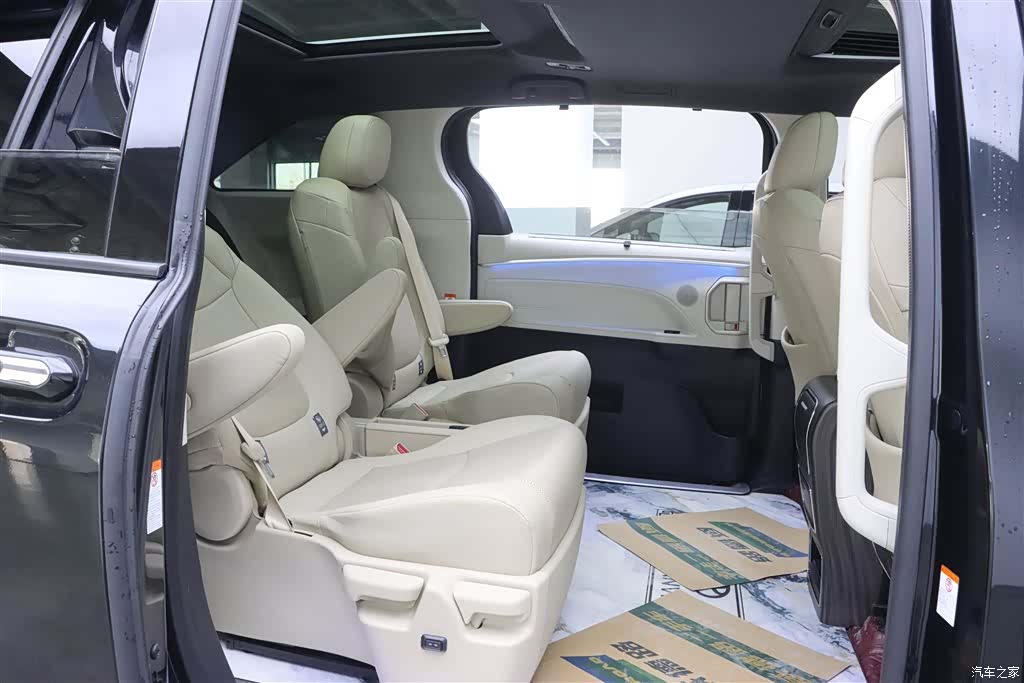 Toyota Granvia, 2023 17