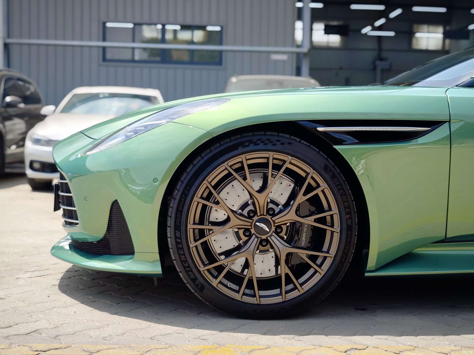 Aston Martin DB12, 2024 21
