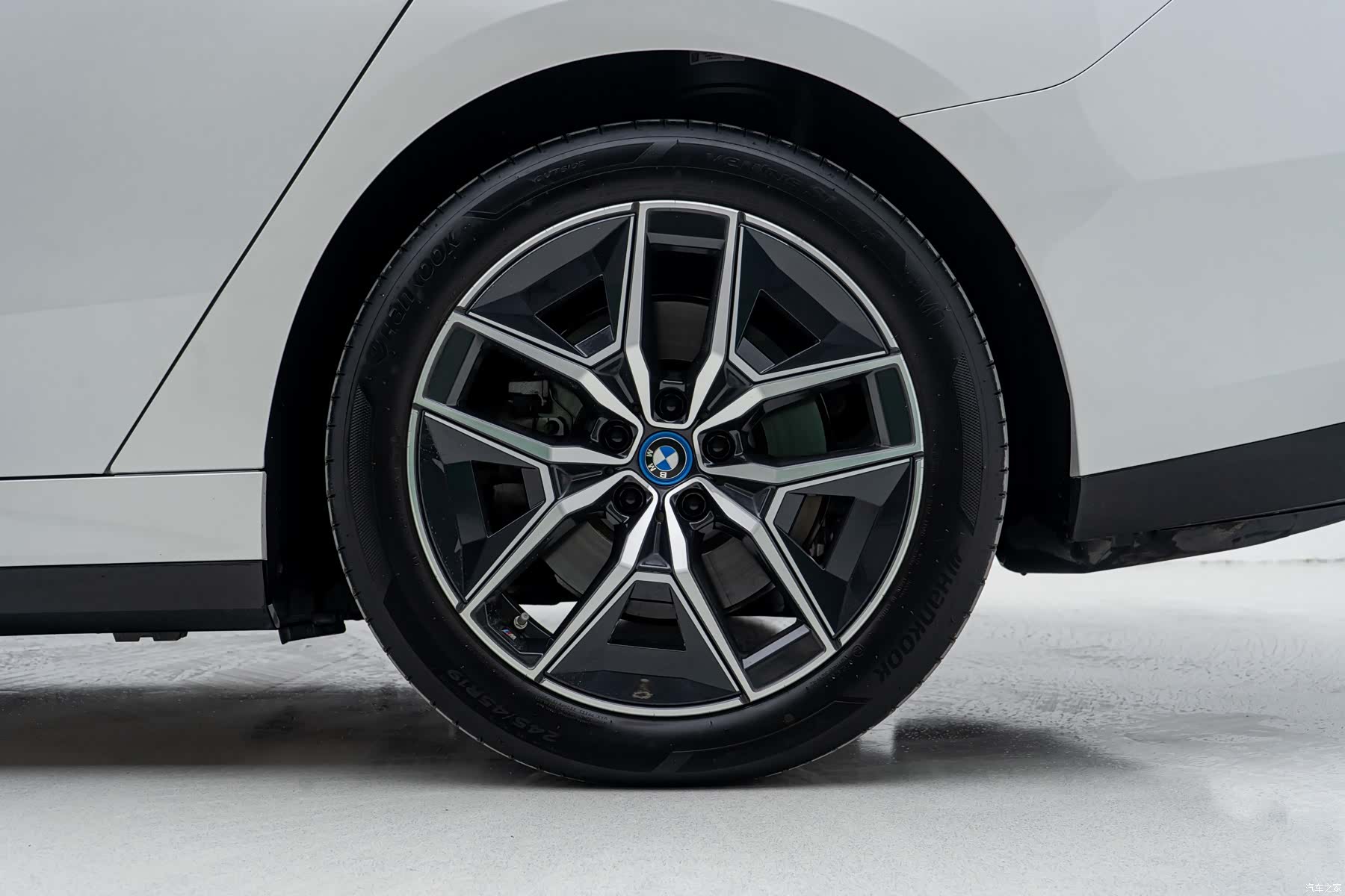 BMW i5, 2025 21