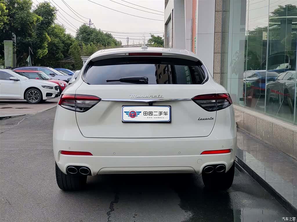 Maserati Levante, 2023 все фото