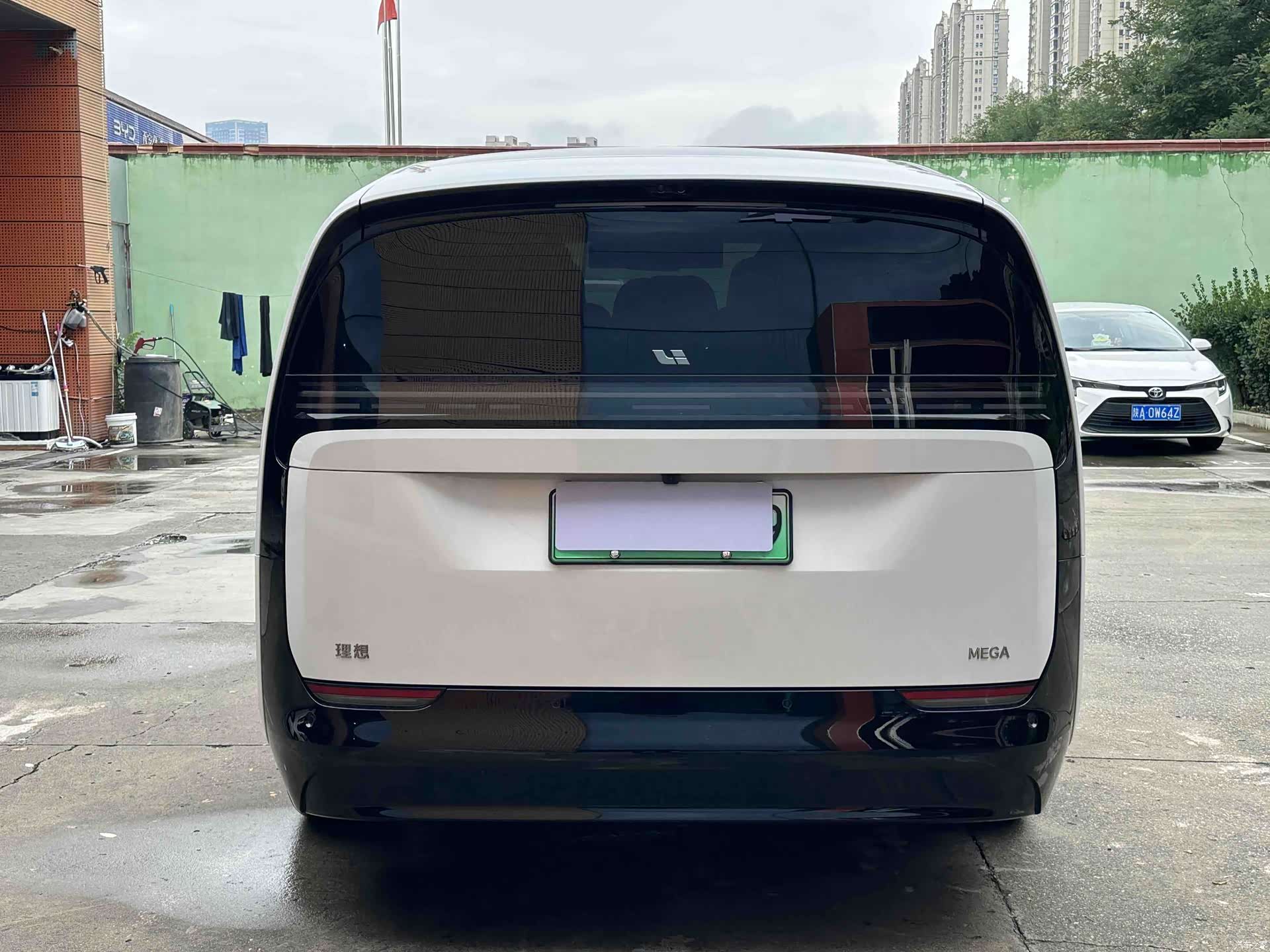 Li Auto MEGA, 2025 3