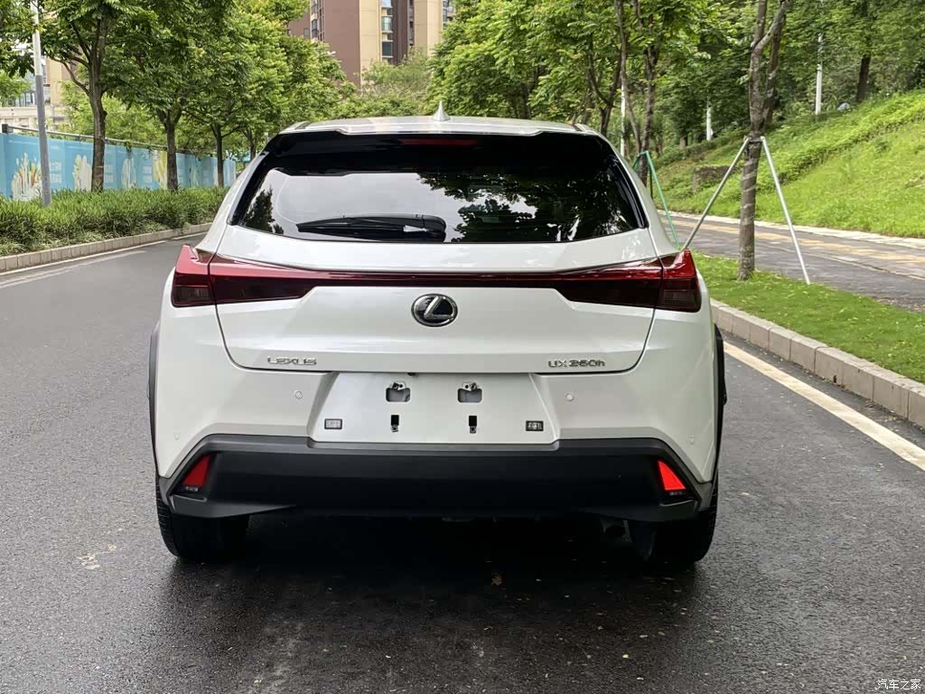Lexus UX, 2024 4