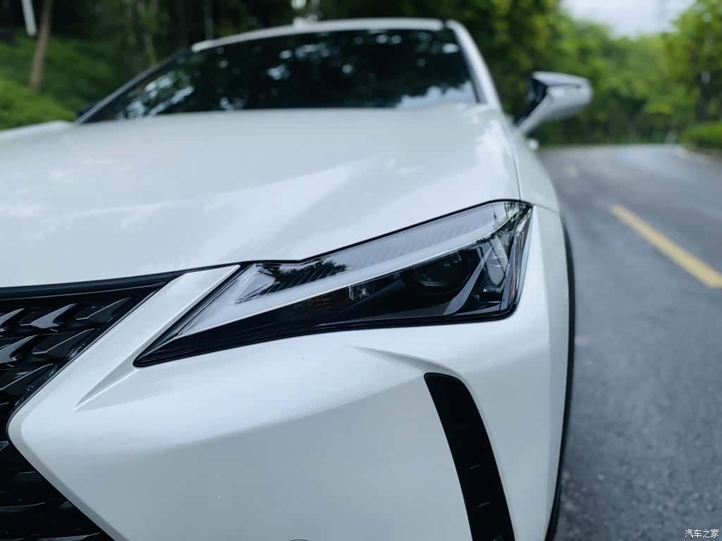 Lexus UX, 2024 14
