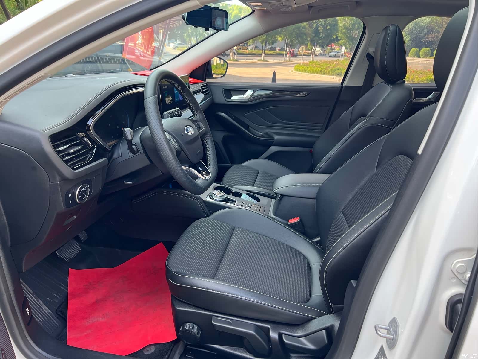 Ford Focus, 2022 8