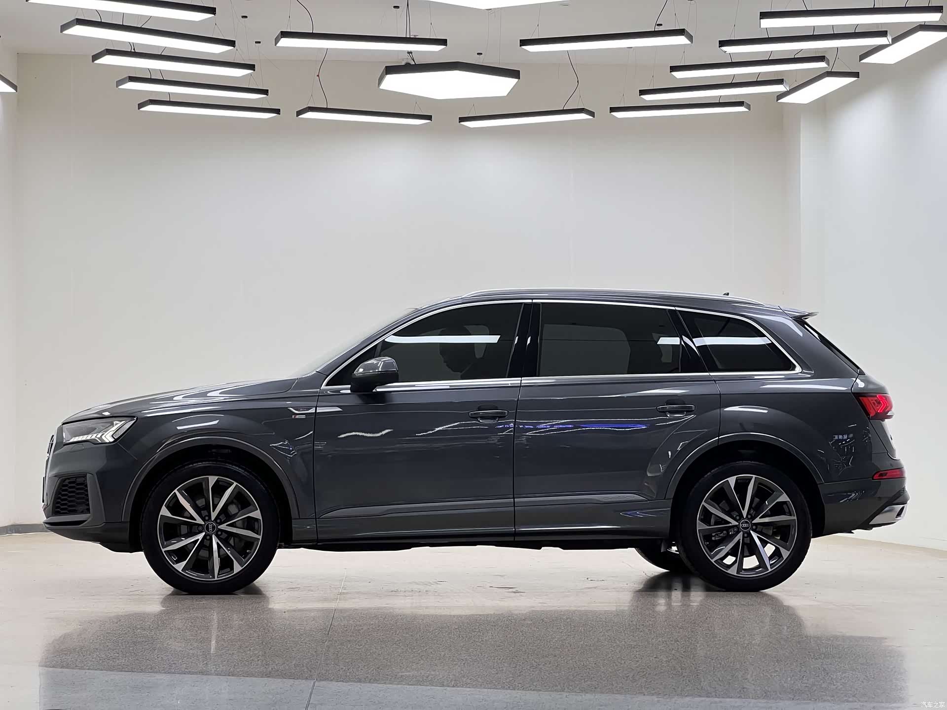 Audi Q7, 2021 4