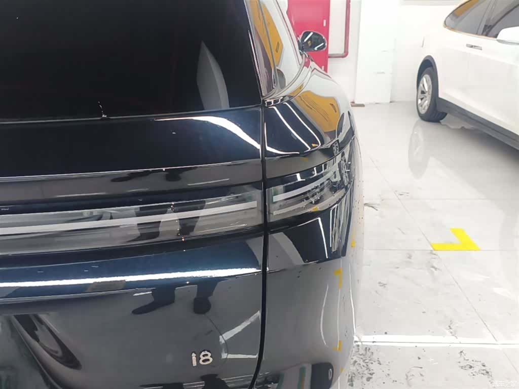 Li Auto i8, 2025 8