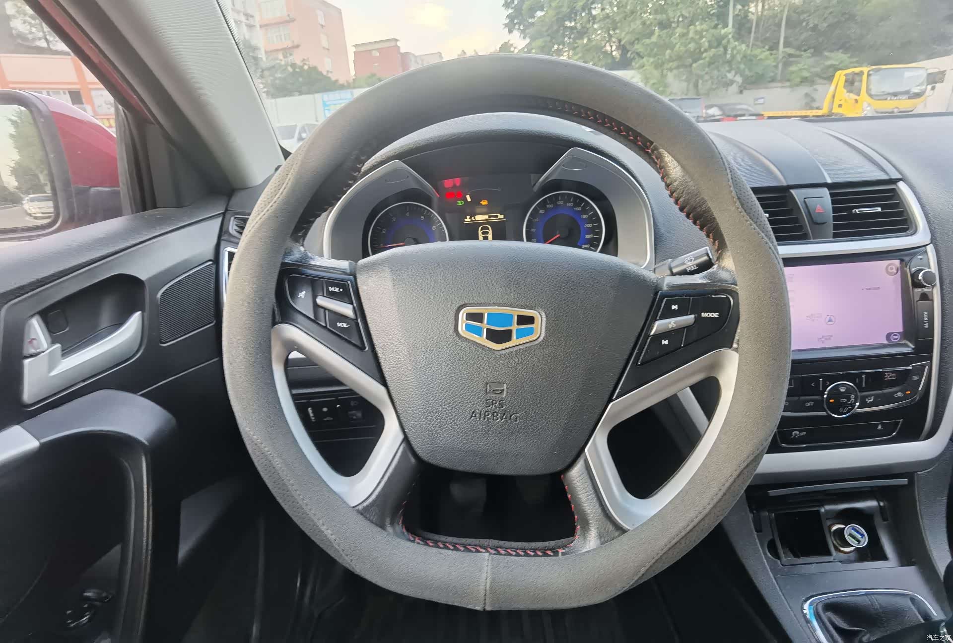 Geely Emgrand, 2015 14