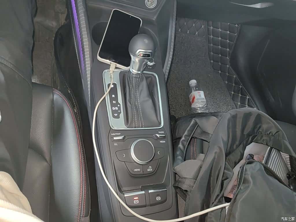 Audi Q2L, 2022 10