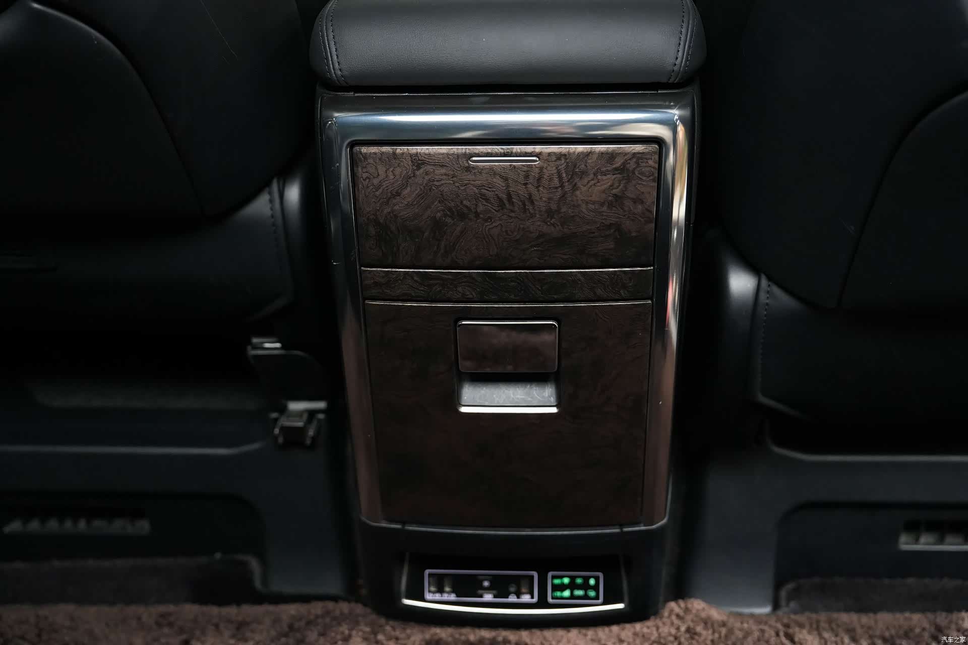 Toyota Alphard, 2022 31