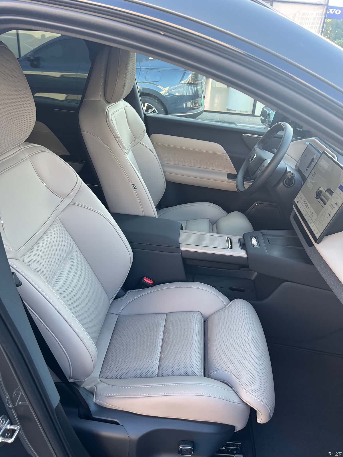 Volvo XC70, 2025 8