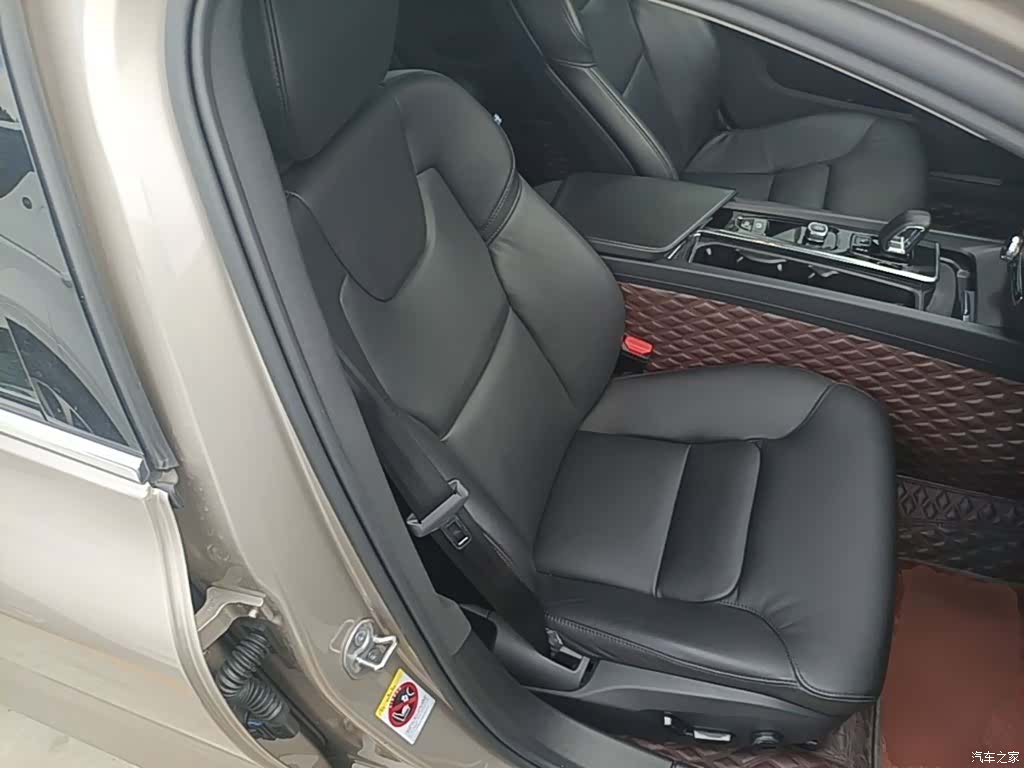 Volvo S60, 2022 25