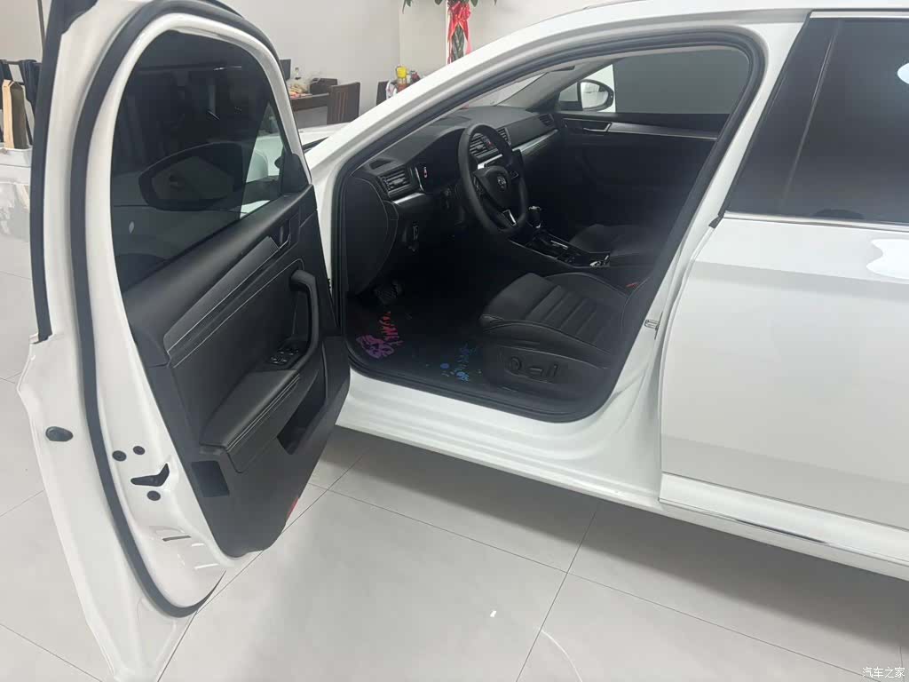 Skoda Superb, 2023 4