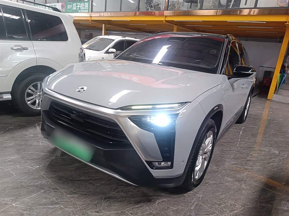 NIO ES8