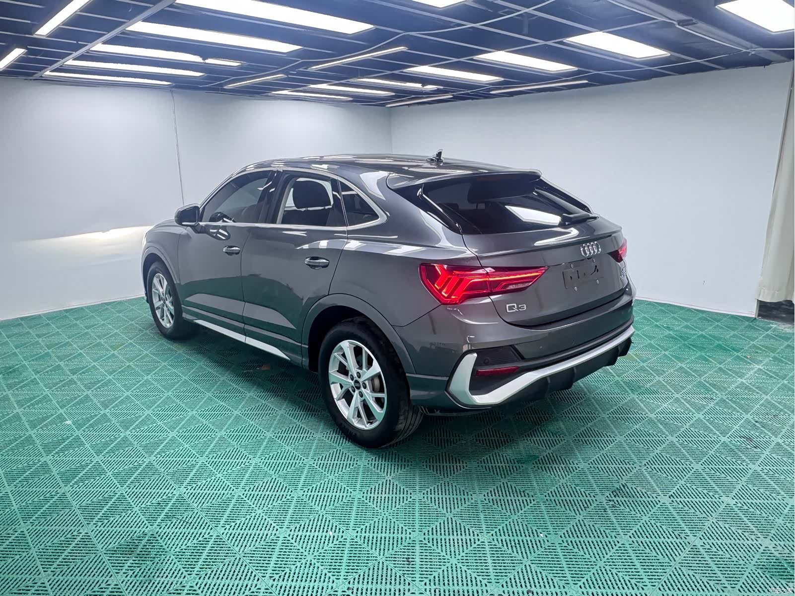 Audi Q3, 2022 4