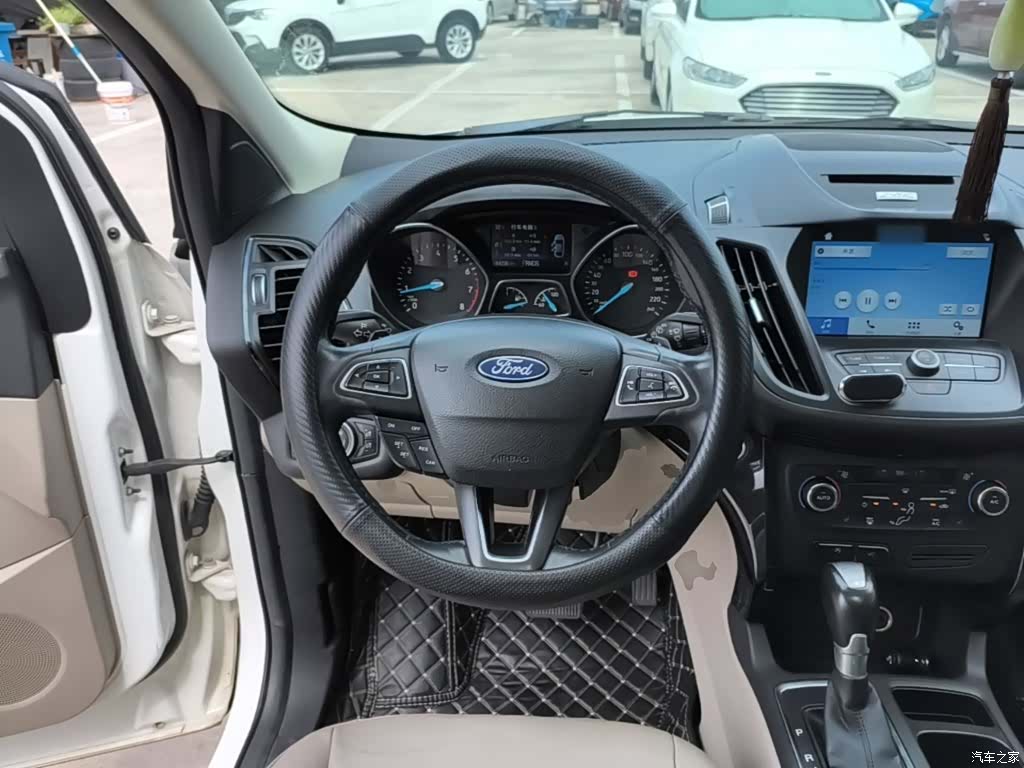 Ford Kuga, 2017 11