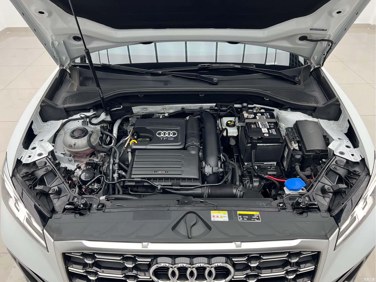 Audi Q2L, 2023 9