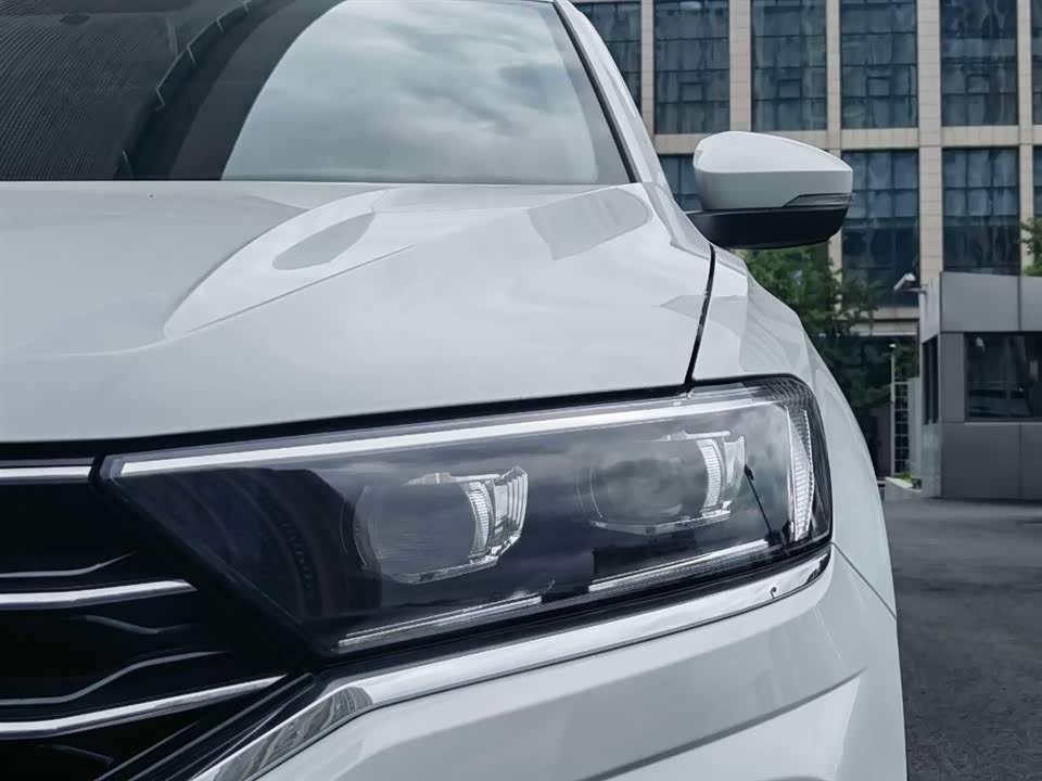 Volkswagen T-ROC exploring Songs