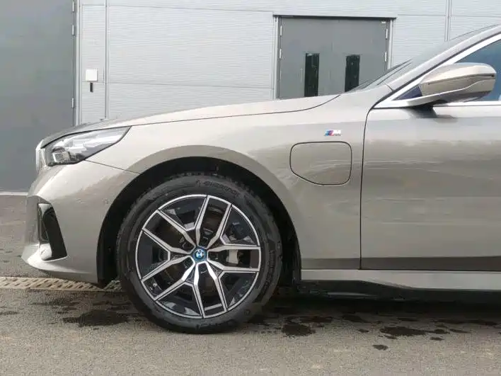 BMW i5 BMW i5