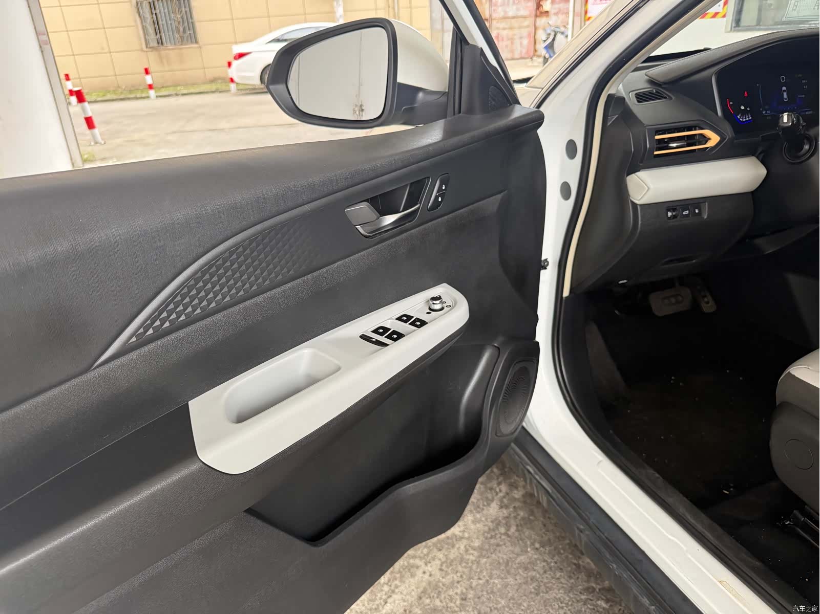 DongFeng E70, 2023 17